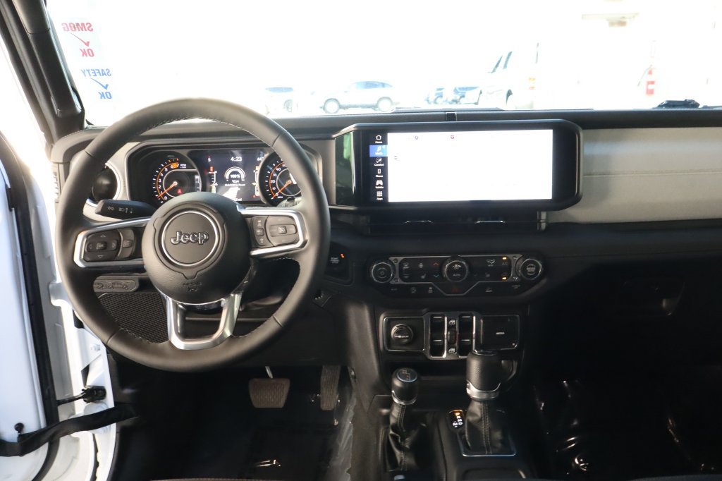 Used 2026 Jeep Wrangler Unlimited Sahara AWD/4WD image 31