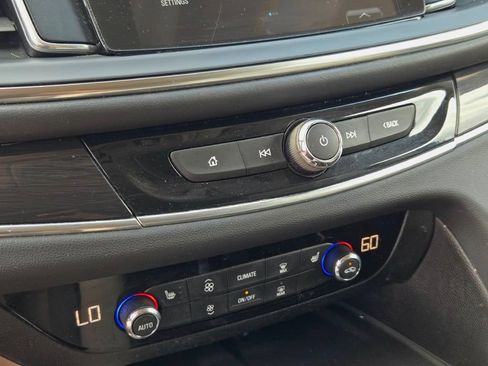 Used 2018 Buick Enclave Essence FWD image 35