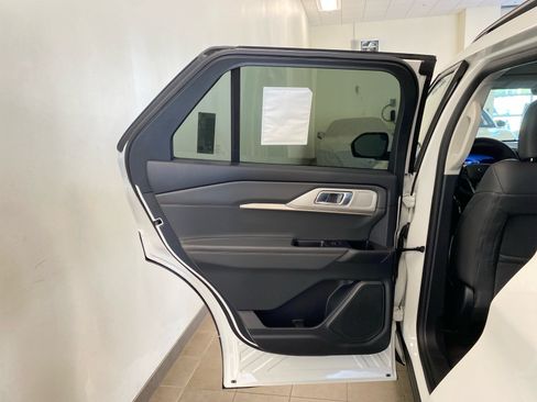 New 2026 Ford Explorer Active w/ Active Comfort Package AWD/4WD image 9