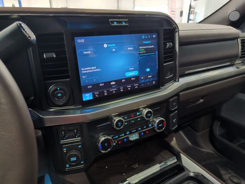 Used 2025 Ford F350 King Ranch w/ FX4 Off-Road Package AWD/4WD image 12