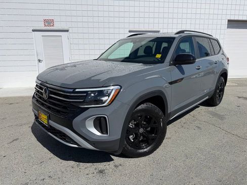New 2026 Volkswagen Atlas Peak Edition AWD/4WD image 1
