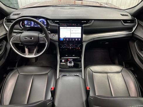Used 2025 Jeep Grand Cherokee Limited AWD/4WD image 11