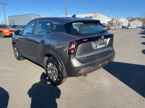 Used 2025 Nissan Kicks S image 3