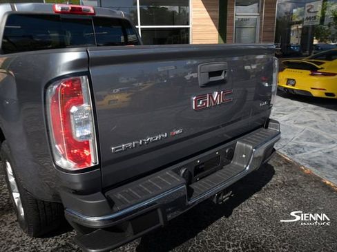 Used 2018 GMC Canyon SLE w/ SLE Convenience Package image 16