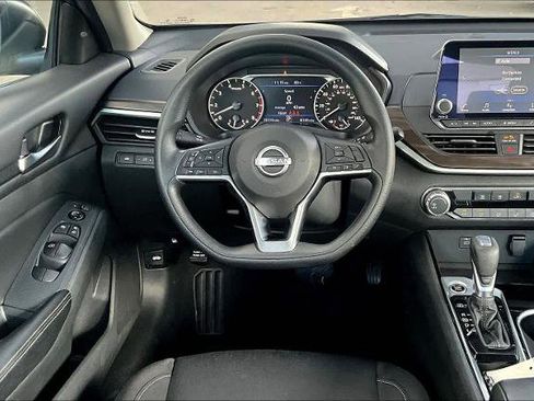 Certified 2024 Nissan Altima 2.5 SV FWD image 6