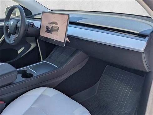 Used 2024 Tesla Model Y Long Range AWD/4WD image 22