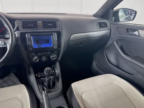 Used 2016 Volkswagen Jetta Sport image 27
