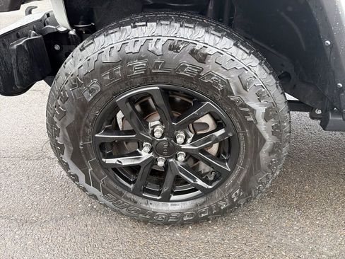 Used 2023 Jeep Gladiator Sport image 30