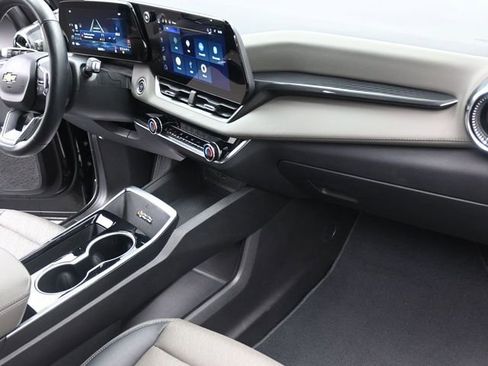 Used 2025 Chevrolet Equinox LT w/ Convenience Package II image 28