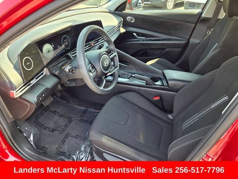 Used 2024 Hyundai Elantra SEL FWD image 17