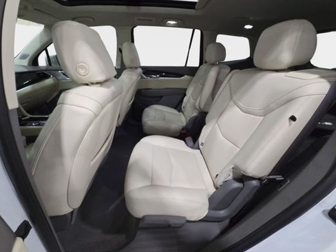 Used 2023 Cadillac XT6 Premium Luxury w/ Technology Package image 12