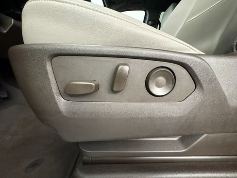 Used 2024 Chevrolet Tahoe LT RWD image 17