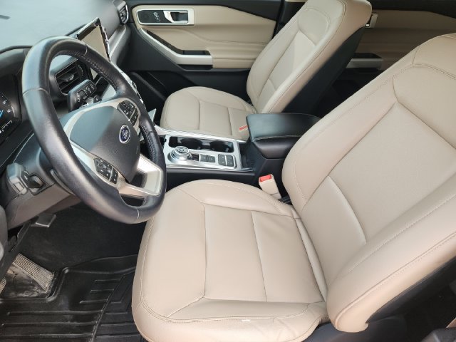Used 2020 Ford Explorer XLT w/ Equipment Group 202A RWD image 13