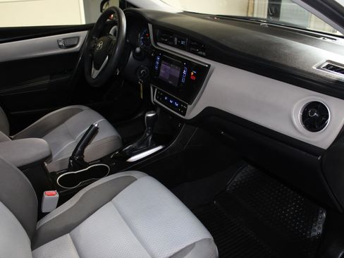 Used 2019 Toyota Corolla LE image 22
