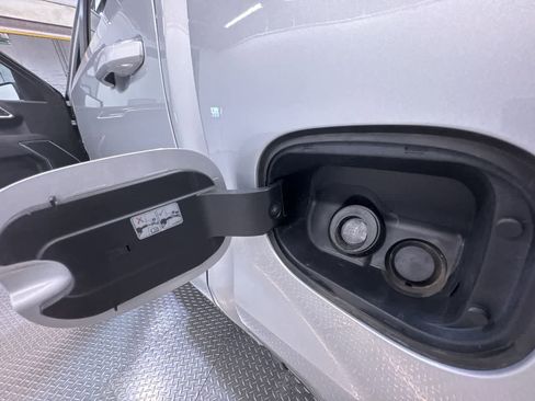 Used 2022 Chevrolet Silverado 1500 LT image 39