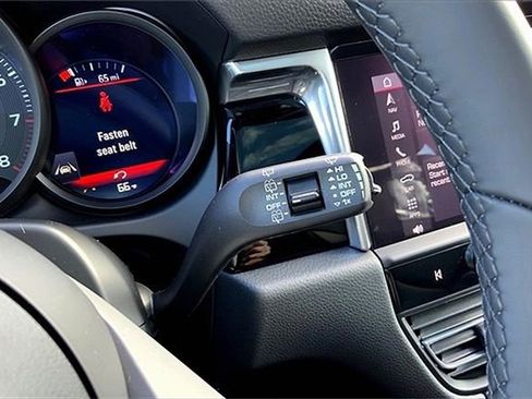 Certified 2026 Porsche Macan AWD/4WD image 37