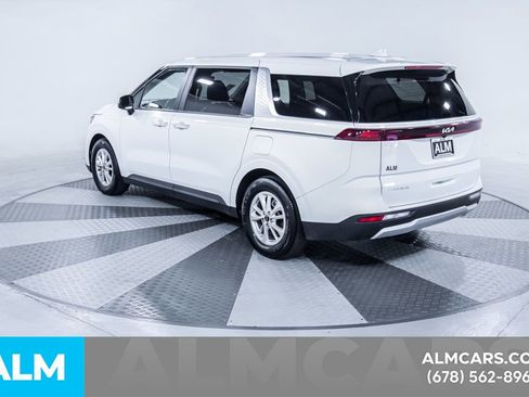 Used 2024 Kia Carnival LX image 7