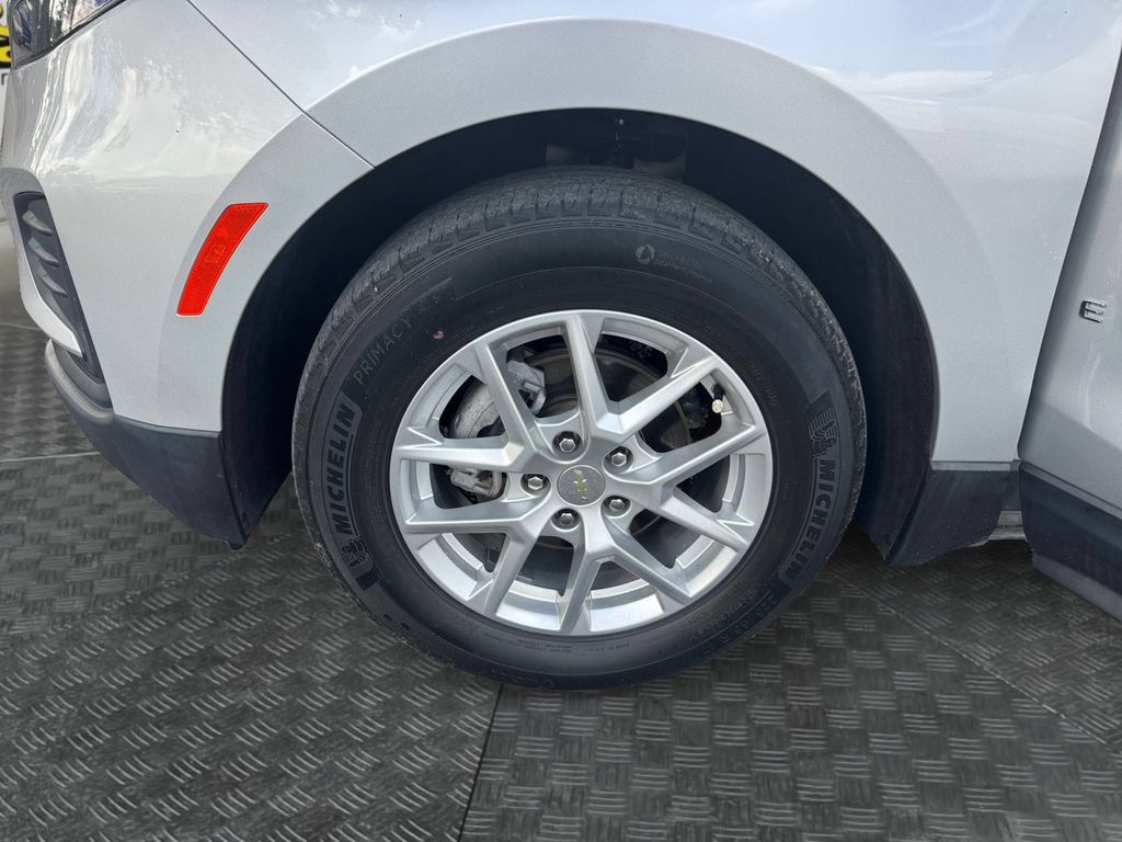 Used 2022 Chevrolet Equinox LS FWD image 17