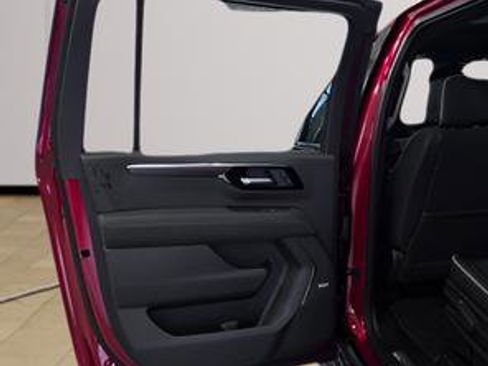 New 2026 Chevrolet Suburban Premier w/ Sun And Tow Package image 25