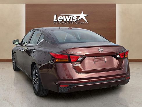 Used 2024 Nissan Altima 2.5 SV image 3