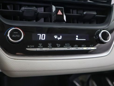 Used 2022 Toyota Corolla LE FWD image 40