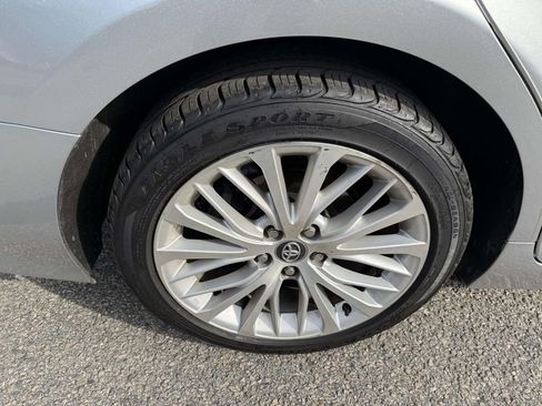 Used 2020 Toyota Camry XLE image 9