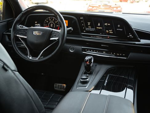 Used 2023 Cadillac Escalade V w/ LPO, ONYX Package image 28