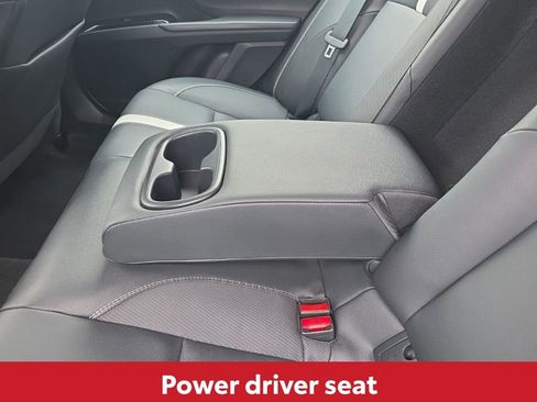 Used 2025 Toyota Camry SE image 18