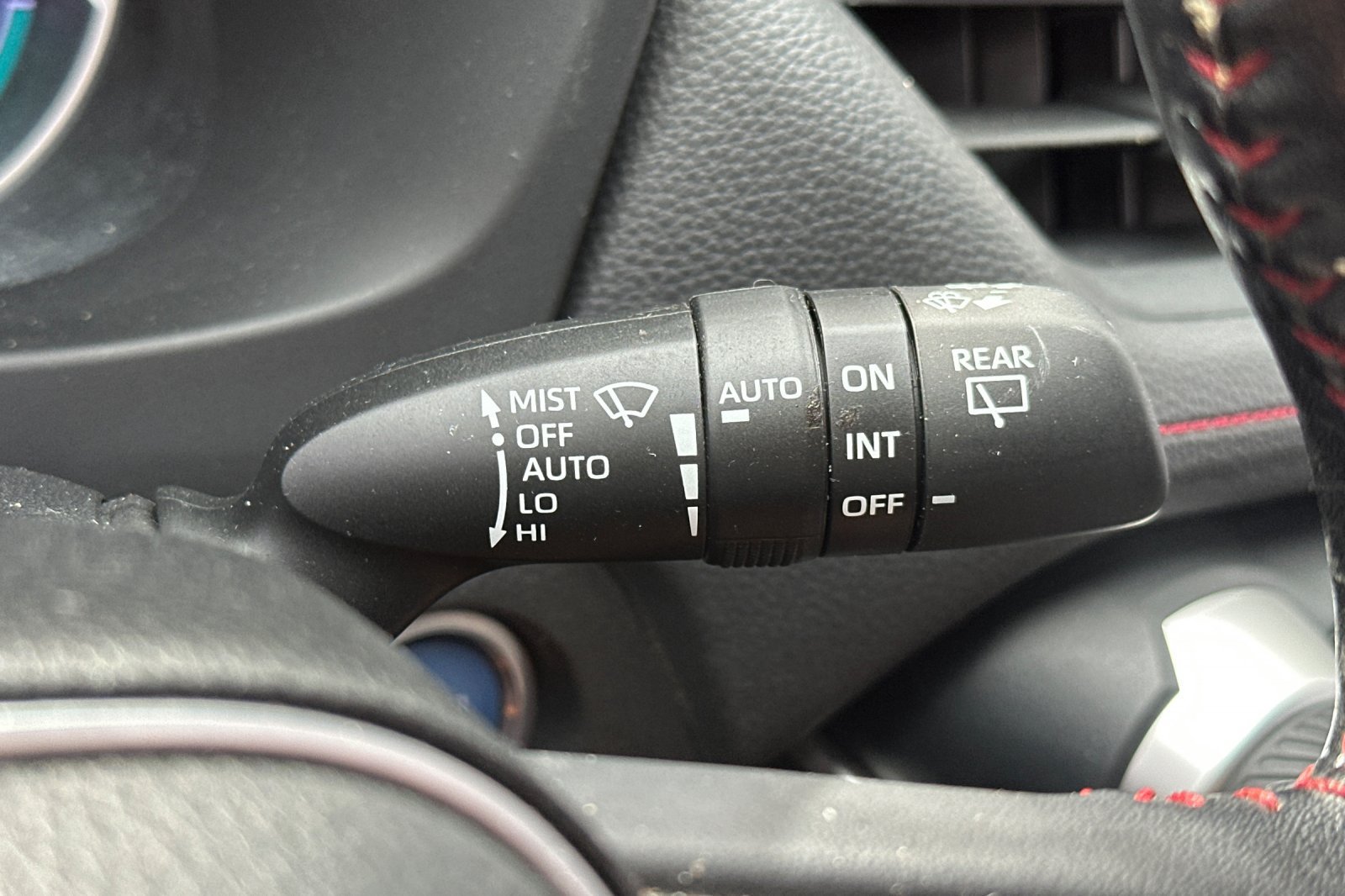 Used 2021 Toyota RAV4 SE w/ Weather & Moonroof Package AWD/4WD image 40
