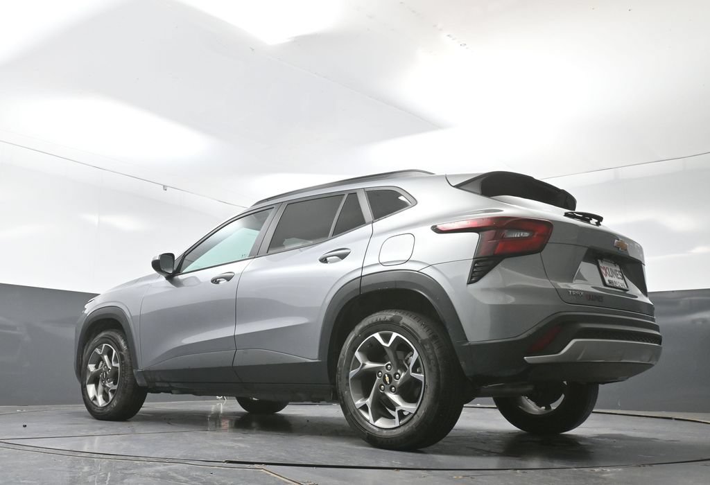 Used 2025 Chevrolet Trax LT FWD image 54