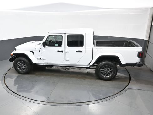 New 2026 Jeep Gladiator Sport AWD/4WD image 22