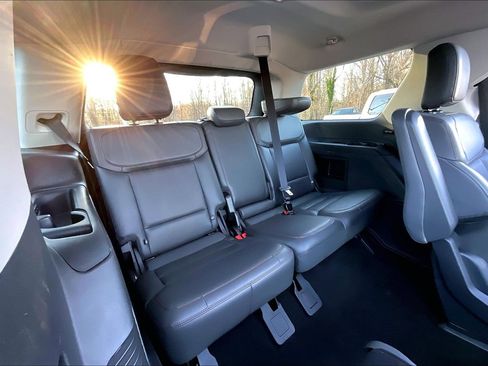 Used 2025 Ford Expedition Active image 27