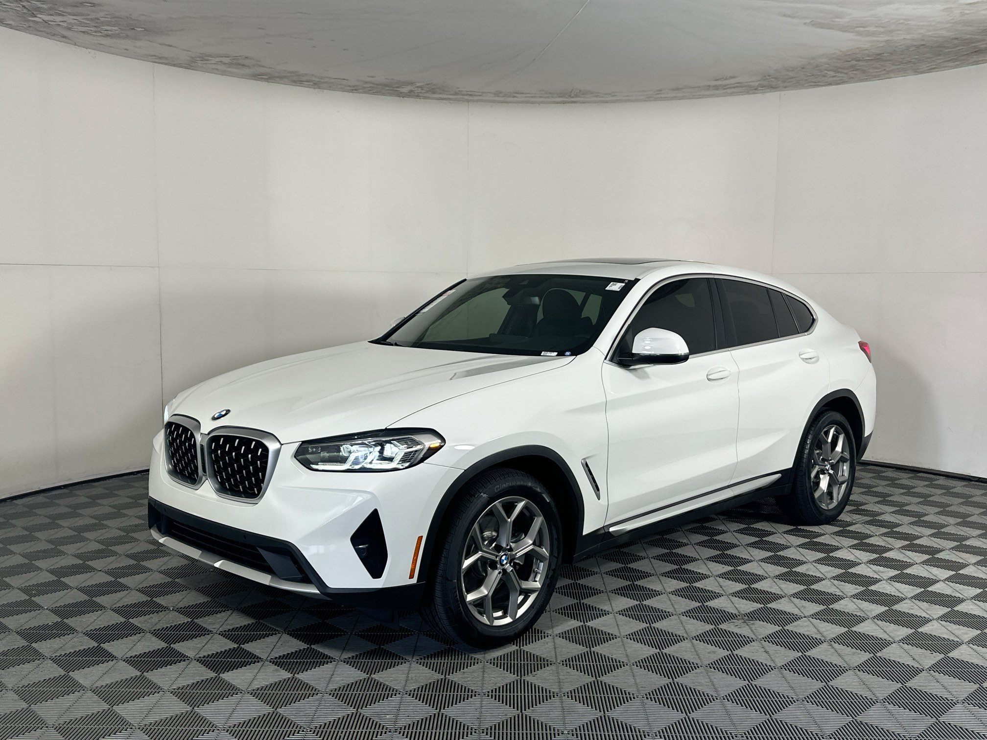 Used 2023 BMW X4 xDrive30i w/ Convenience Package AWD/4WD image 7