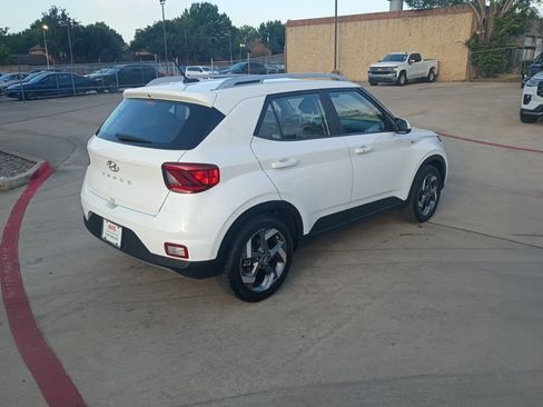 Used 2025 Hyundai Venue SEL FWD image 7