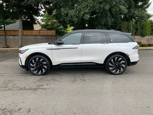 New 2026 Lincoln Nautilus Reserve w/ Jet Appearance Package AWD/4WD image 2