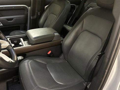 Used 2023 Land Rover Defender 110 X-Dynamic SE image 5
