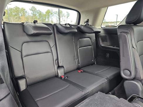 Used 2025 Nissan Pathfinder SL w/ SL Premium Package image 12