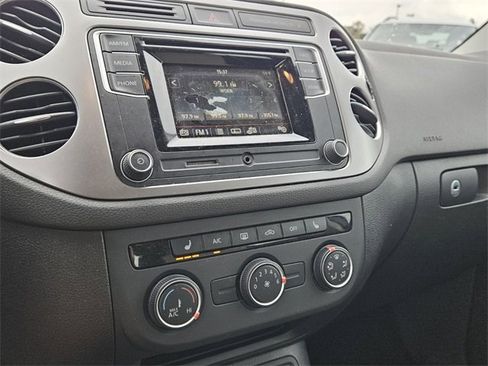 Used 2016 Volkswagen Tiguan S image 20