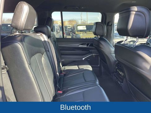 Certified 2024 Jeep Wagoneer Series II w/ Flexible Seating Group image 18