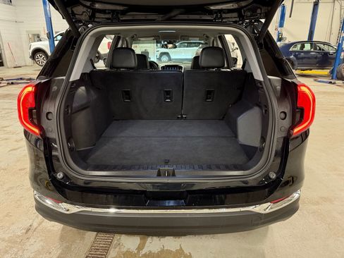 Used 2023 GMC Terrain SLT image 34