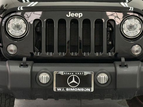 Used 2018 Jeep Wrangler Unlimited Rubicon w/ Connectivity Group AWD/4WD image 23
