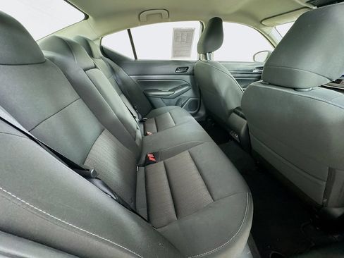 Used 2025 Nissan Altima 2.5 SV FWD image 31