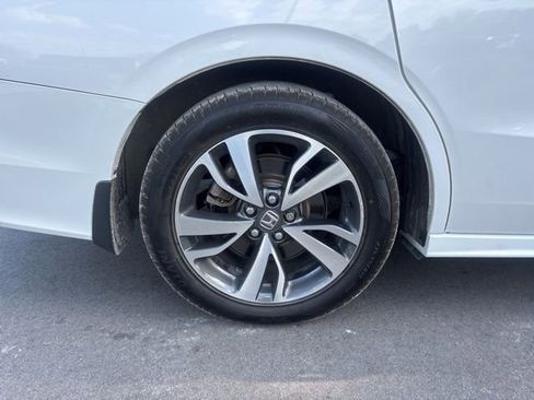 Used 2024 Honda Odyssey Touring image 9