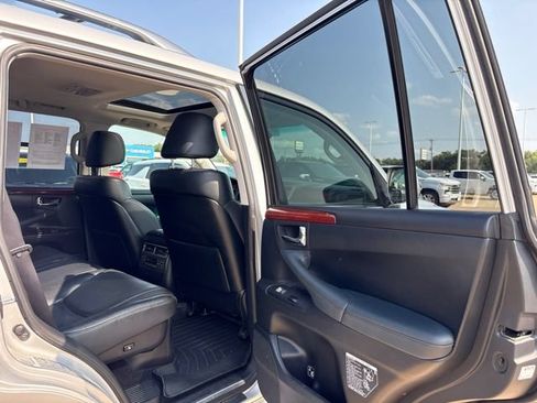 Used 2011 Lexus LX 570 4WD image 37