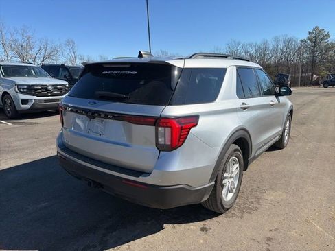 Used 2025 Ford Explorer Active image 3
