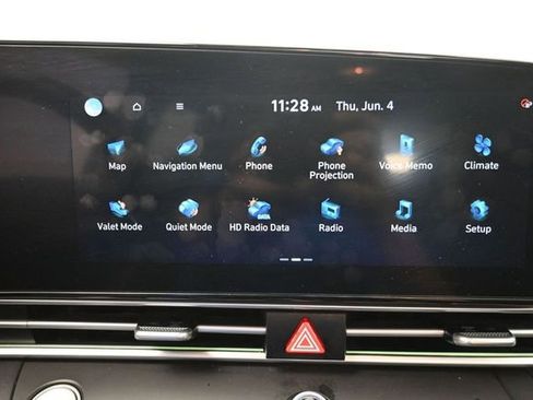 Used 2024 Hyundai Elantra Limited FWD image 24