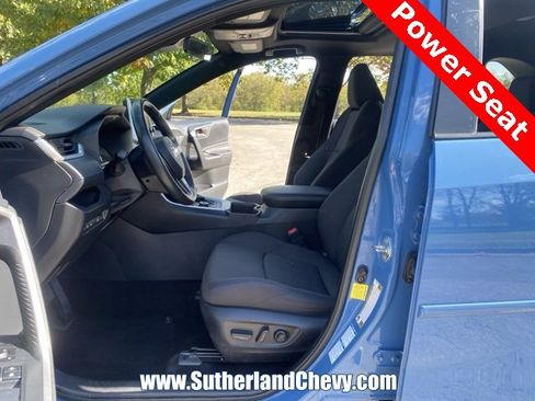 Used 2022 Toyota RAV4 SE image 18