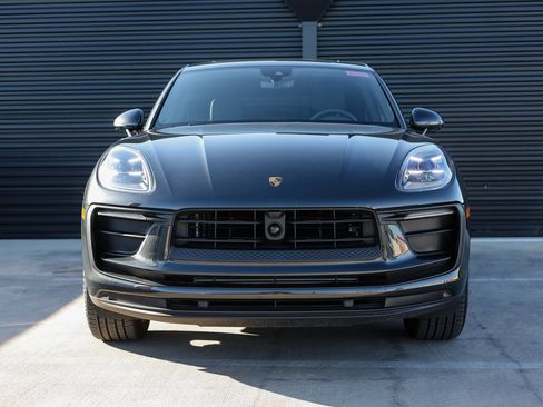 Certified 2025 Porsche Macan image 13