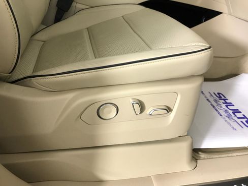 Used 2021 Cadillac Escalade Premium Luxury image 36