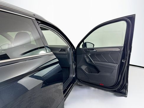 Used 2024 Volkswagen Tiguan SE image 31